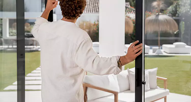 Sliding Screen Door Maintenance for Closing Issues in Casselberry, FL